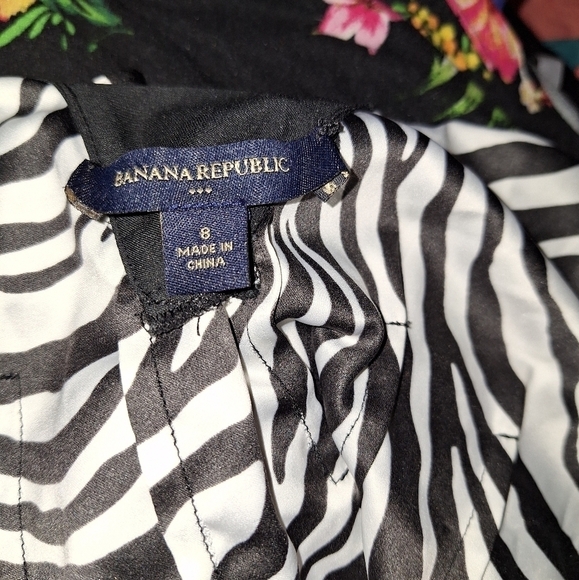 Banana Republic zebra striped tankk top size 8 - Picture 3 of 4